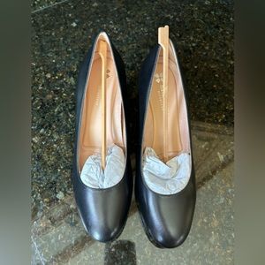 Naturalizer Michelle Black Leather 9M pump. New. 3 inch heal with 1/3 platform.